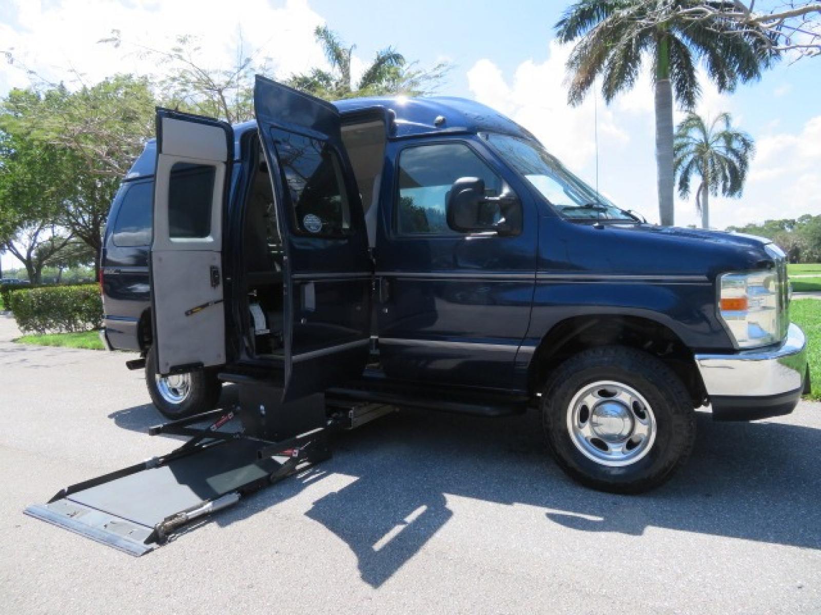 2011 Dark Blue /Gray Ford E-Series Wagon E-350 XLT Super Duty (1FBNE3BS4BD) with an 6.8L V10 SOHC 20V engine, located at 4301 Oak Circle #19, Boca Raton, FL, 33431, (954) 561-2499, 26.388861, -80.084038 - Photo #45